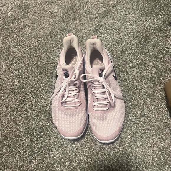 Women’s Nike shoes - Picture 2 of 2